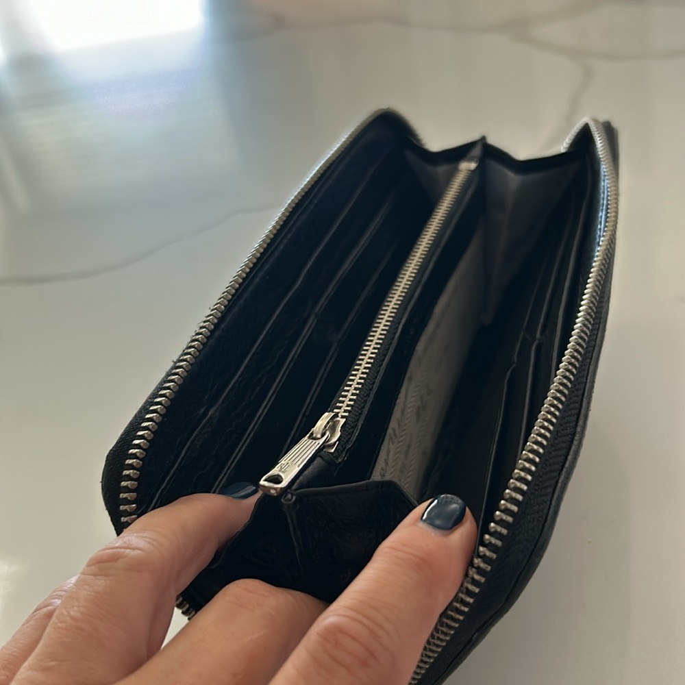 Lauren Ralph Lauren Zip-Around Leather Wallet - Picture 3 of 9